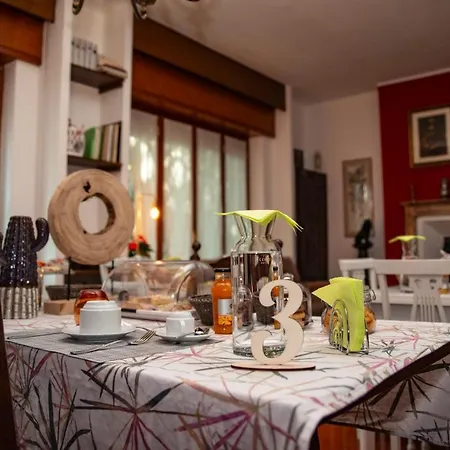 فندق مبيت وإفطار La Corte Di Lalla 3*